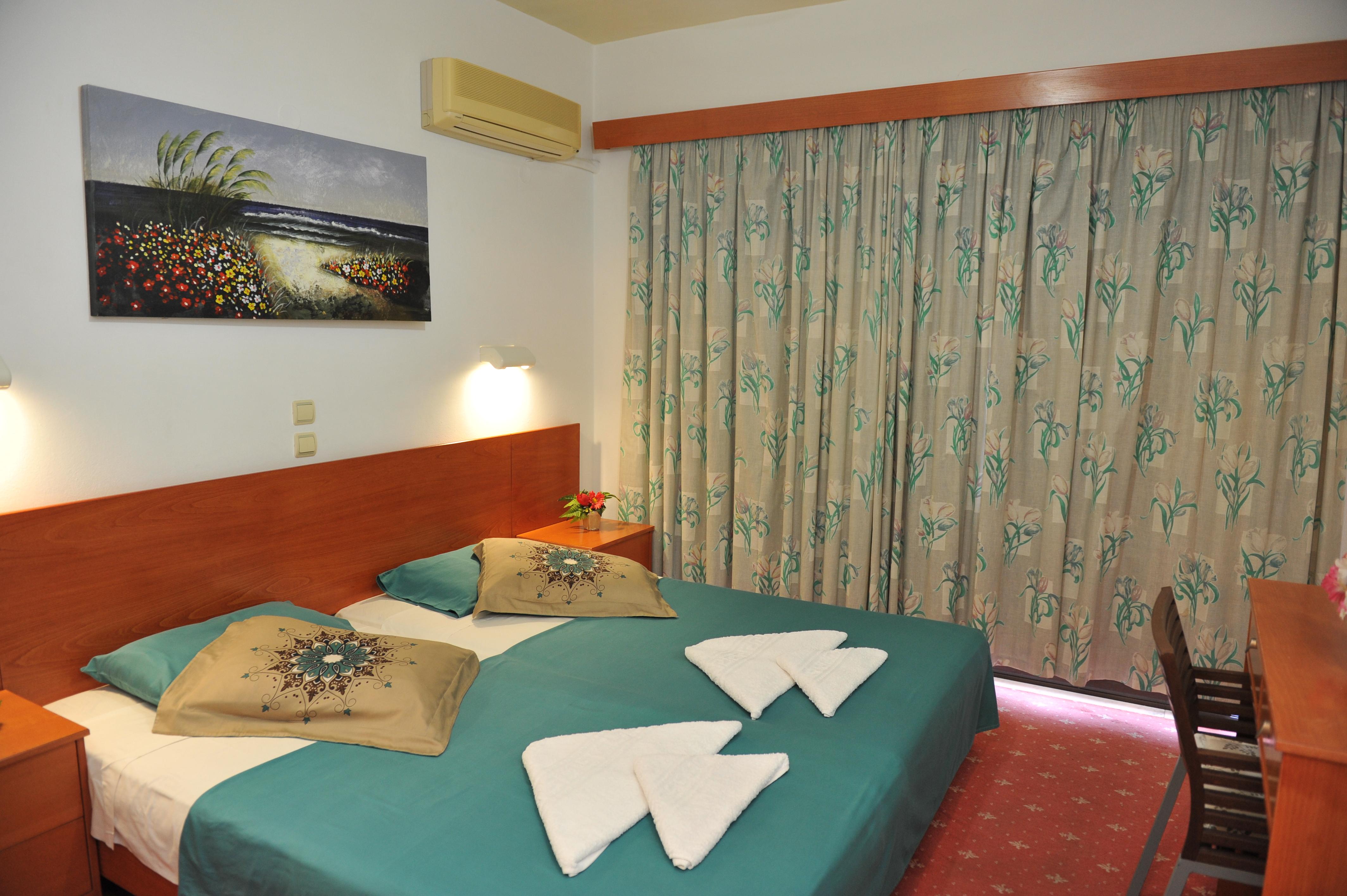 Heleni Beach Hotel 이알리소스 외부 사진