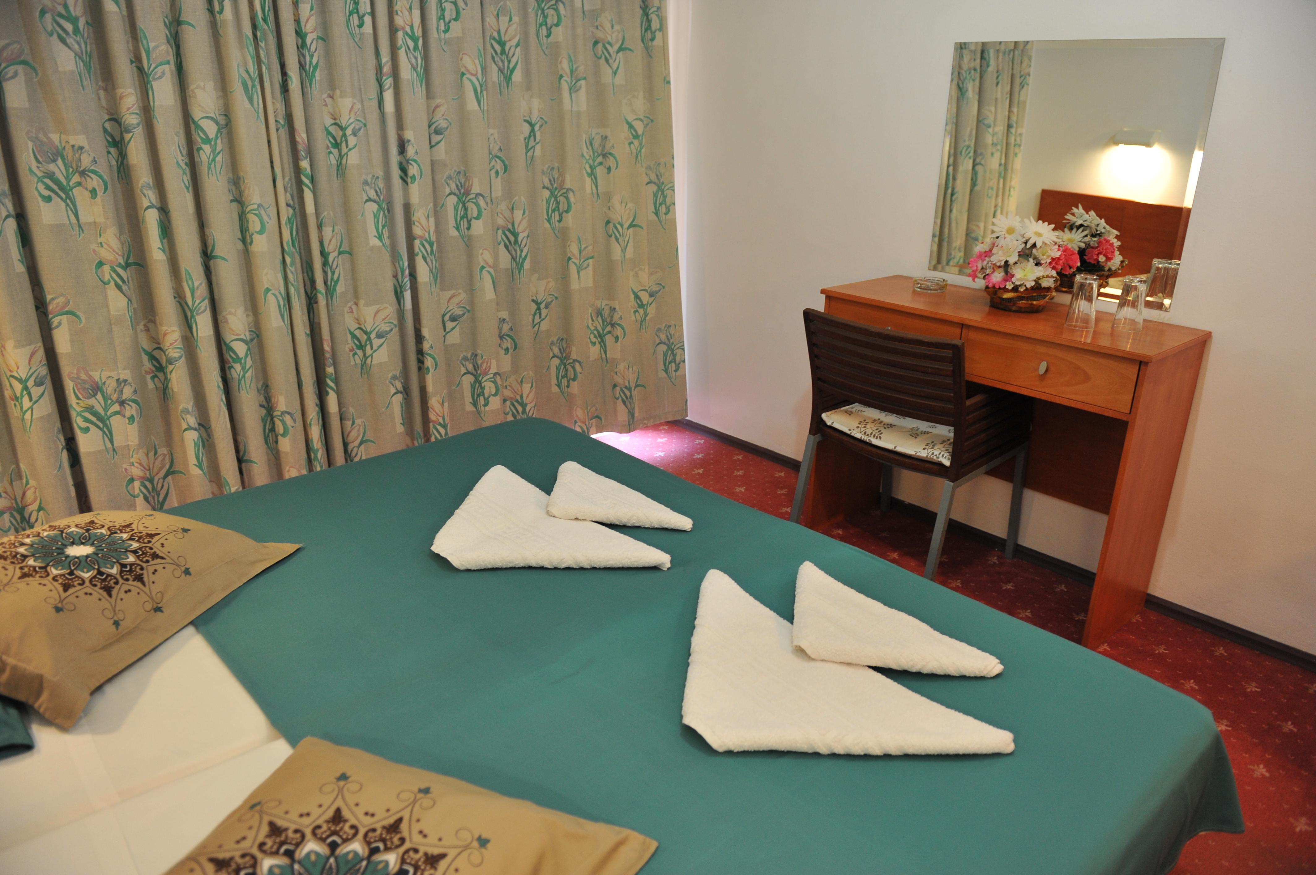 Heleni Beach Hotel 이알리소스 외부 사진