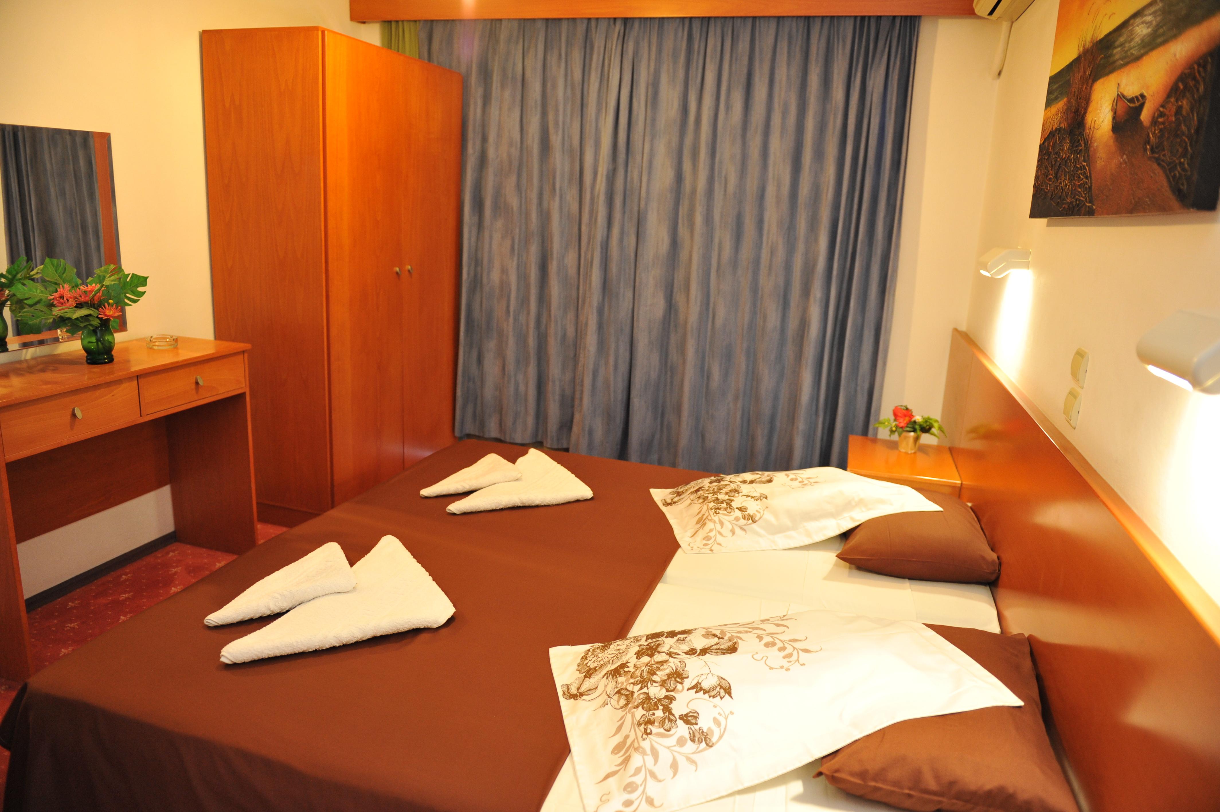 Heleni Beach Hotel 이알리소스 외부 사진